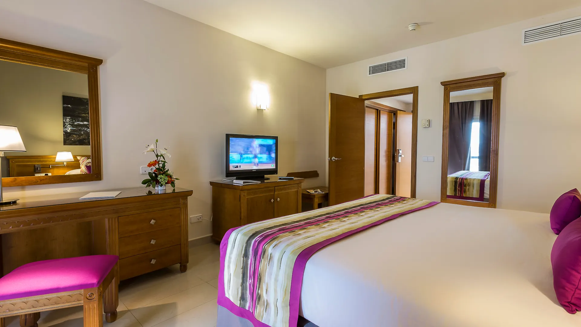 Grand Palladium Select Palace Ibiza Playa d'en Bossa 5*,