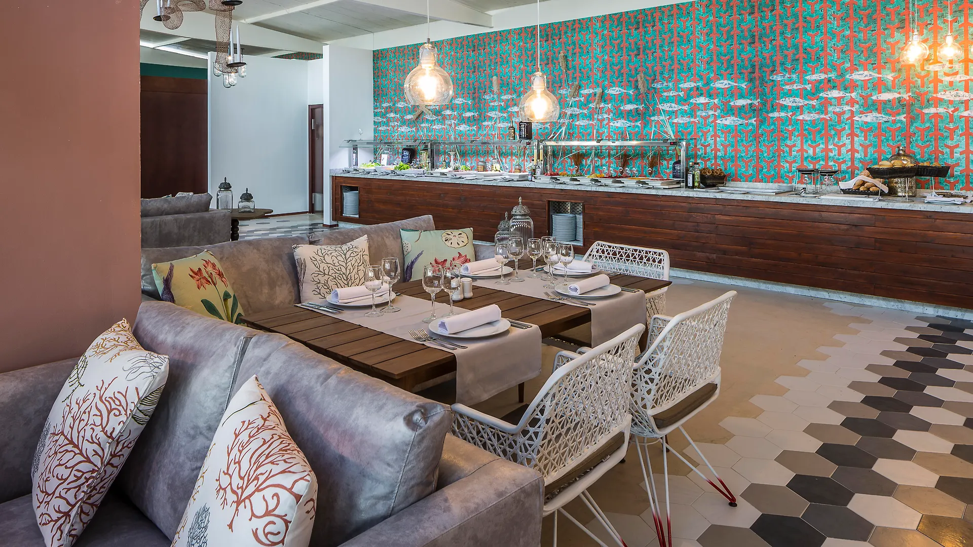 Grand Palladium Select Palace Ibiza Playa d'en Bossa 5*,  España